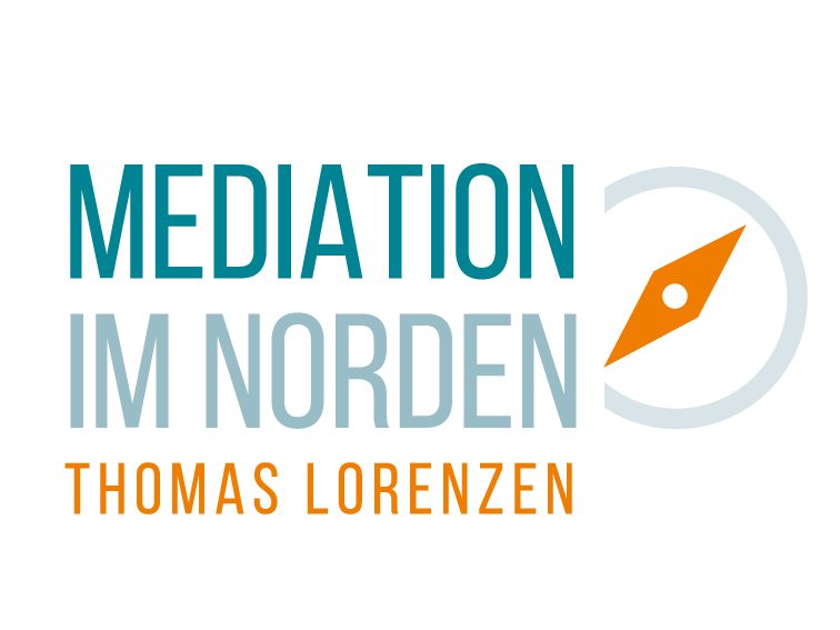 Die Grafik zeigt das Logo von Mediation im Norden, Thomas Lorenzen, mit der Kompassnadel und der Kompassrose. Die Fraben sind petrol, hellgrün und orange.